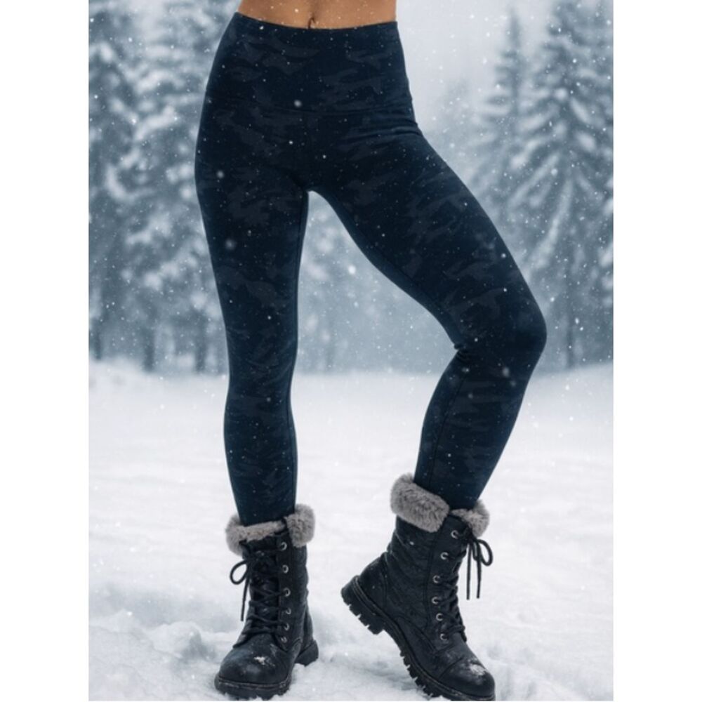 Spanx Look At Me Now Seamless Cropped Leggings Women’s M Black Camouflage Camo